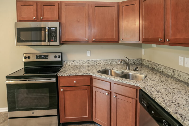 1,695/Mo, 3903 Bonn Dr Indianapolis, IN 46228 Kitchen View 5