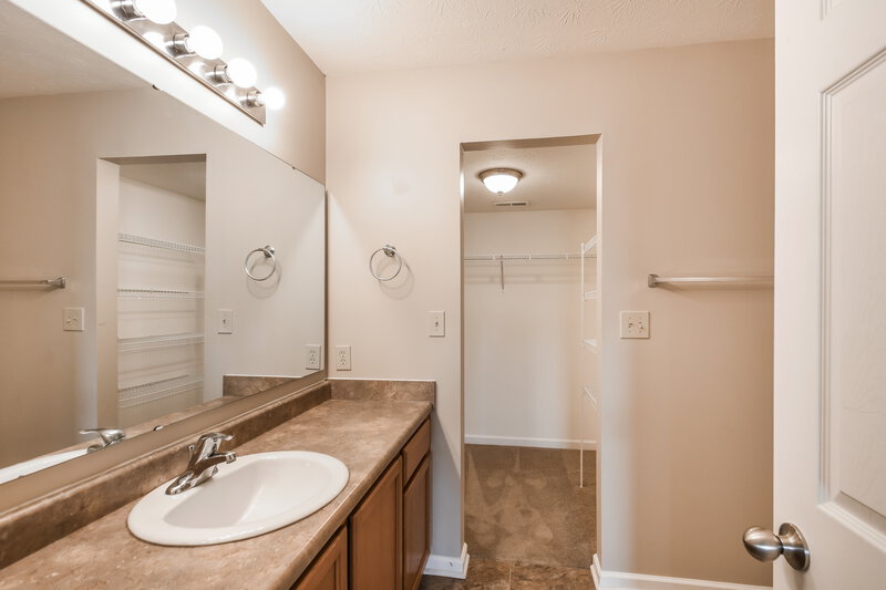 1,845/Mo, 7708 Firecrest Ln Indianapolis, IN 46113 Main Bathroom View