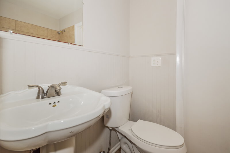 1,345/Mo, 4404 Mesa Ct Indianapolis, IN 46241 Bathroom View
