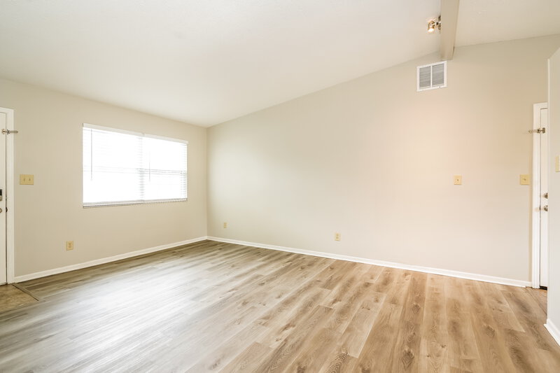 1,700/Mo, 3628 Valley Lake Dr Indianapolis, IN 46227 Living Room View 4
