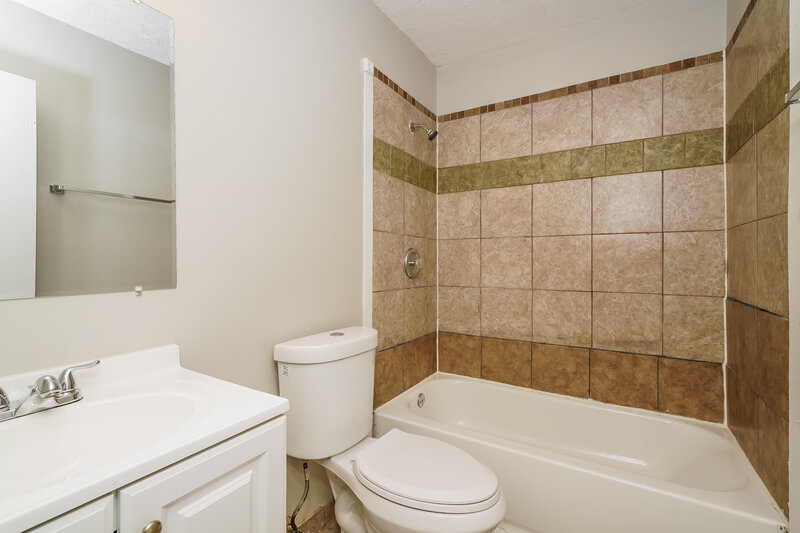 1,700/Mo, 3628 Valley Lake Dr Indianapolis, IN 46227 Bathroom View 2