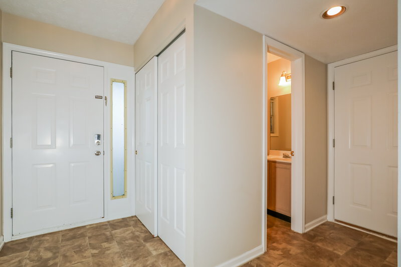 1,815/Mo, 1541 Brookfield Cir Franklin, IN 46131 Foyer View