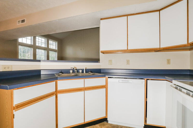 1,815/Mo, 1541 Brookfield Cir Franklin, IN 46131 Kitchen View