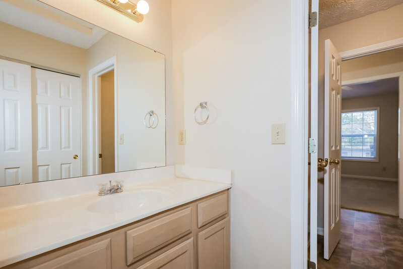 1,815/Mo, 1541 Brookfield Cir Franklin, IN 46131 Bathroom View
