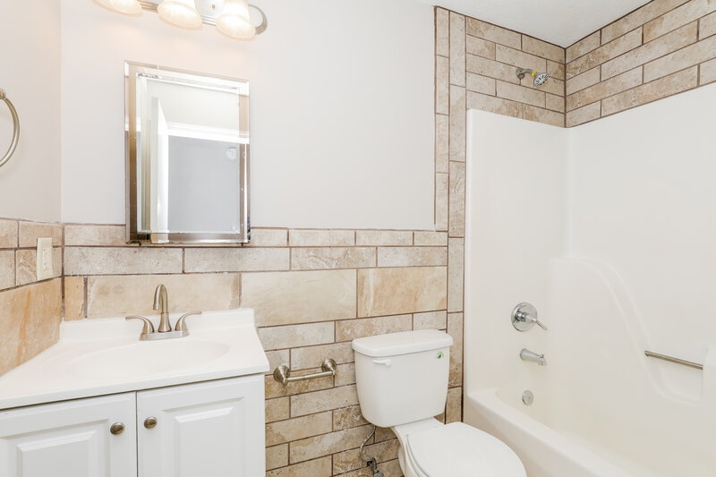 2,035/Mo, 476 Spring Dr GREENWOOD, IN 46143 Bathroom View