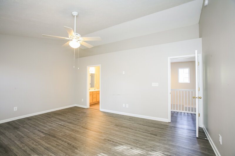 2,035/Mo, 5531 Fair Ridge Pl Indianapolis, IN 46221 Main Bedroom View 2