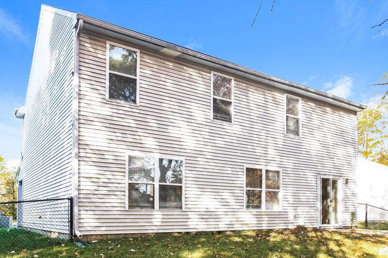 2,035/Mo, 5531 Fair Ridge Pl Indianapolis, IN 46221 Rear View 2