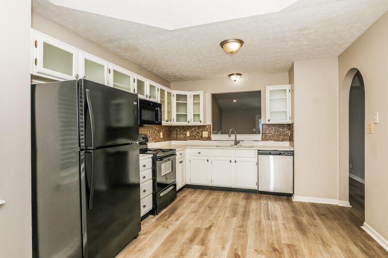 1,875/Mo, 1215 Paul Dr Indianapolis, IN 46229 Kitchen View
