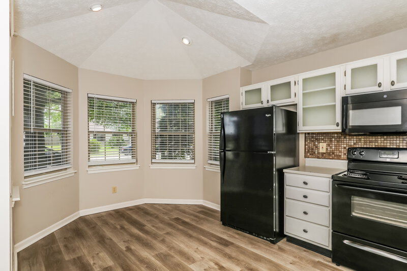 1,875/Mo, 1215 Paul Dr Indianapolis, IN 46229 Kitchen View 2