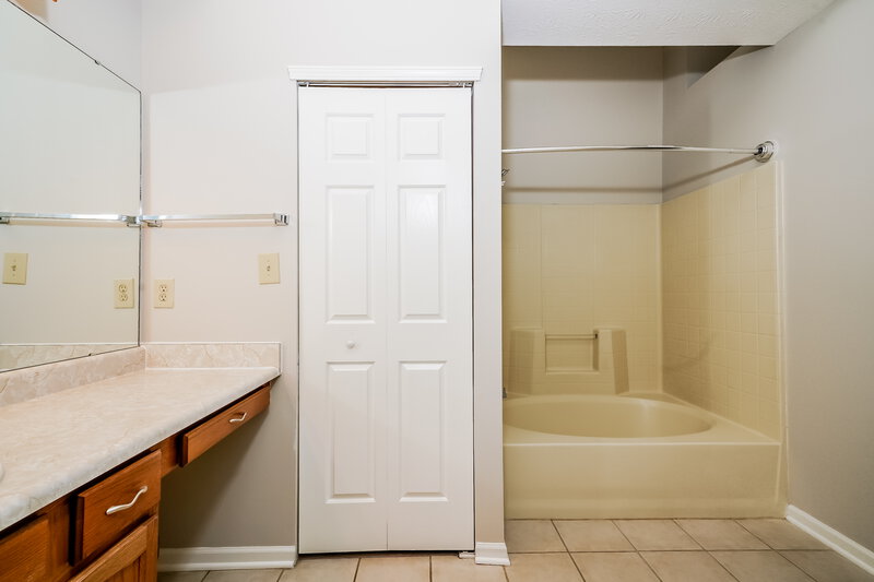 1,935/Mo, 1215 Paul Dr Indianapolis, IN 46229 Misc View 11