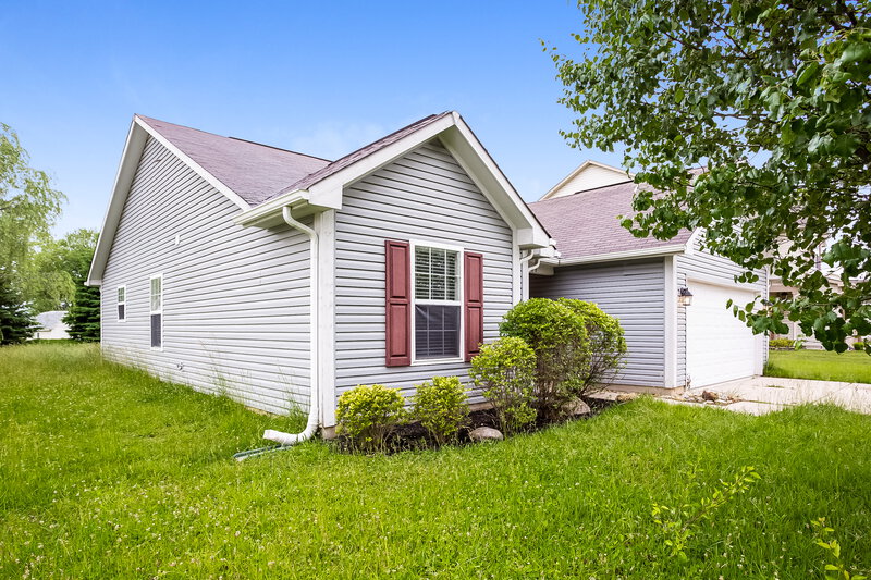 2,350/Mo, 208 Heartwood Hill GREENFIELD, IN 46140 Front View