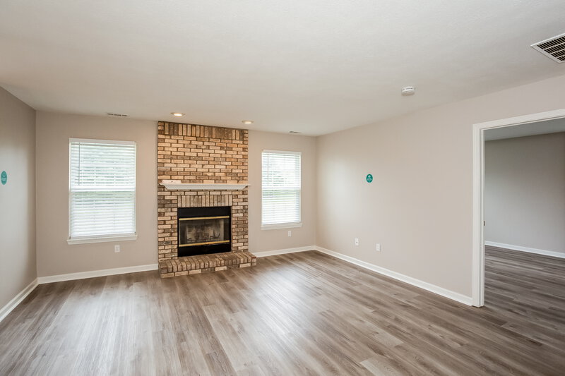 2,350/Mo, 208 Heartwood Hill GREENFIELD, IN 46140 Living Room View