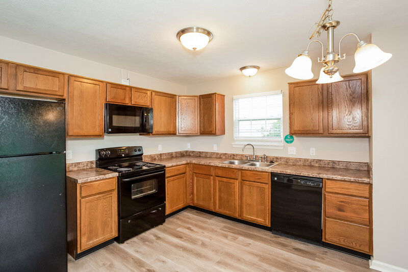 2,350/Mo, 208 Heartwood Hill GREENFIELD, IN 46140 Kitchen View