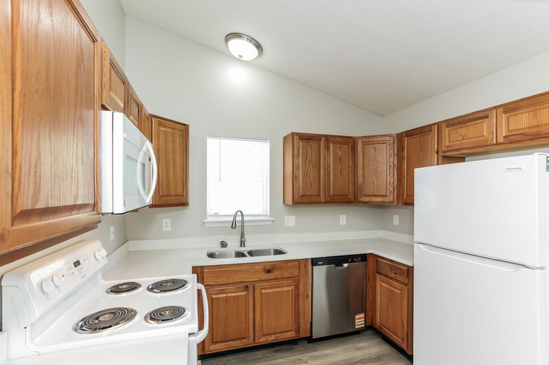 1,505/Mo, 5314 Claybrooke Dr Indianapolis, IN 46221 Kitchen View