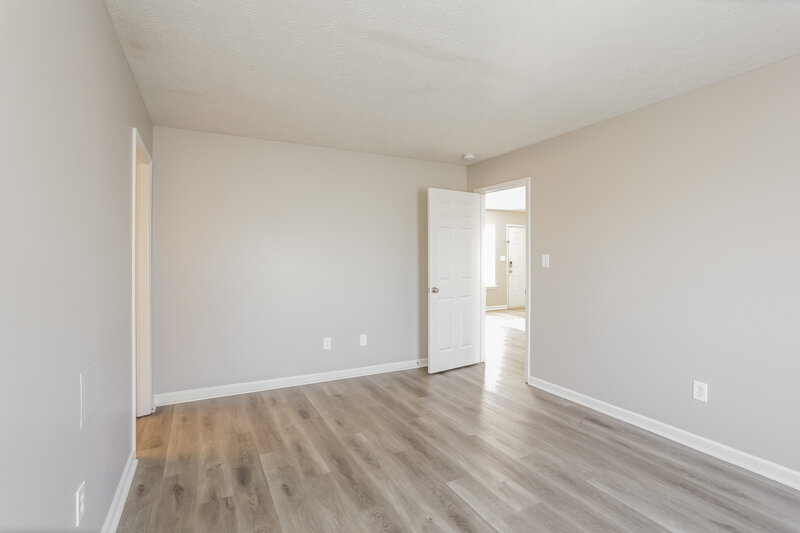 1,505/Mo, 5314 Claybrooke Dr Indianapolis, IN 46221 Main Bedroom View