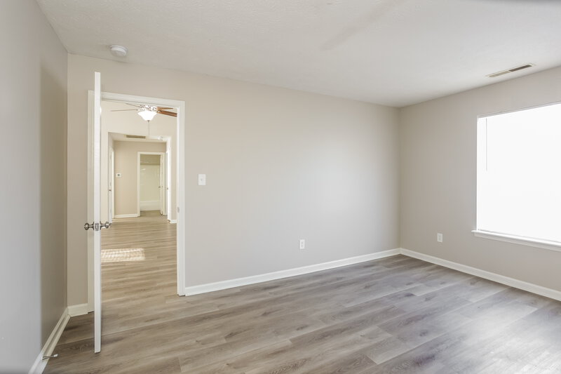 1,505/Mo, 5314 Claybrooke Dr Indianapolis, IN 46221 Main Bedroom View 2