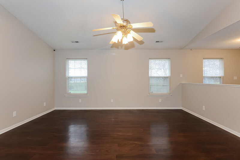 1,680/Mo, 5909 Prairie Meadow Dr Indianapolis, IN 46221 Living Room View