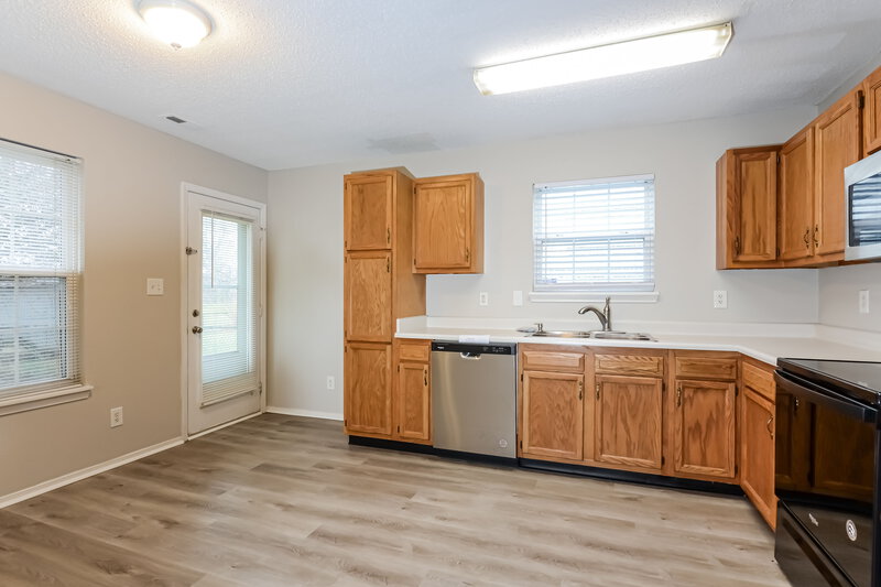 1,680/Mo, 5909 Prairie Meadow Dr Indianapolis, IN 46221 Kitchen View