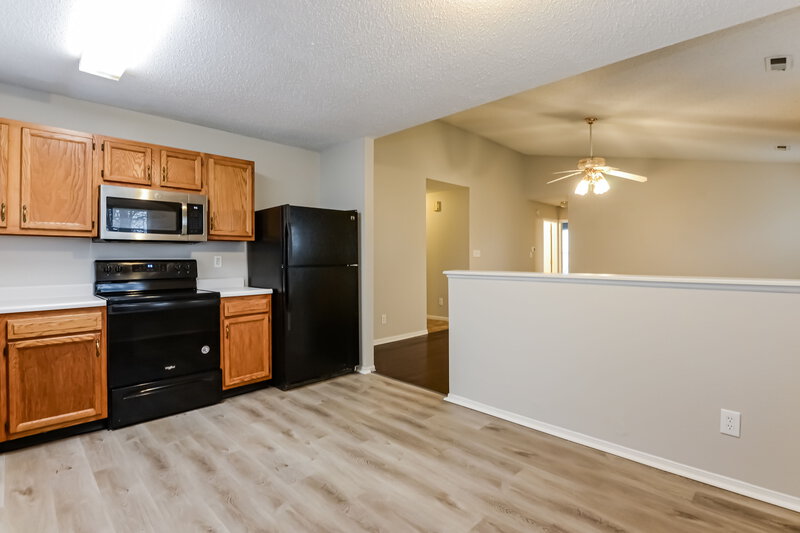 1,680/Mo, 5909 Prairie Meadow Dr Indianapolis, IN 46221 Kitchen View 3