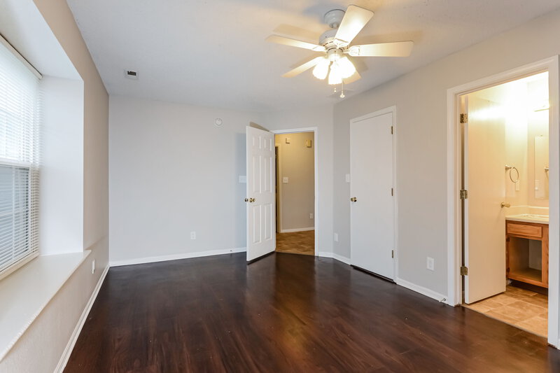 1,680/Mo, 5909 Prairie Meadow Dr Indianapolis, IN 46221 Main Bedroom View 2