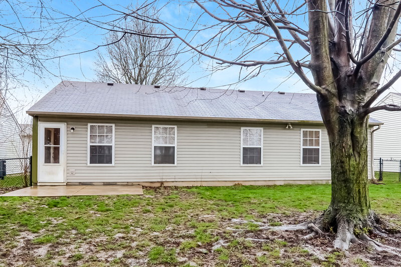 1,680/Mo, 5909 Prairie Meadow Dr Indianapolis, IN 46221 Rear View