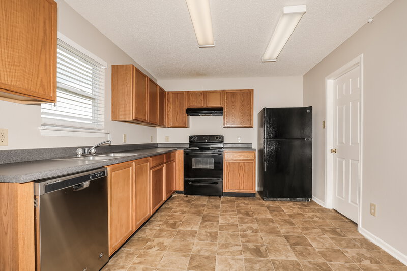 2,085/Mo, 11351 N Creekside Dr Monrovia, IN 46157 Kitchen View