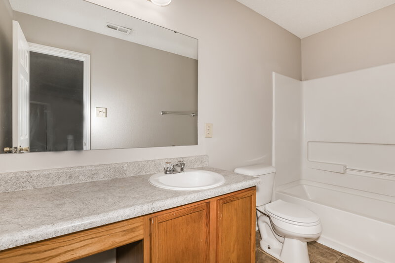 2,085/Mo, 11351 N Creekside Dr Monrovia, IN 46157 Bathroom View