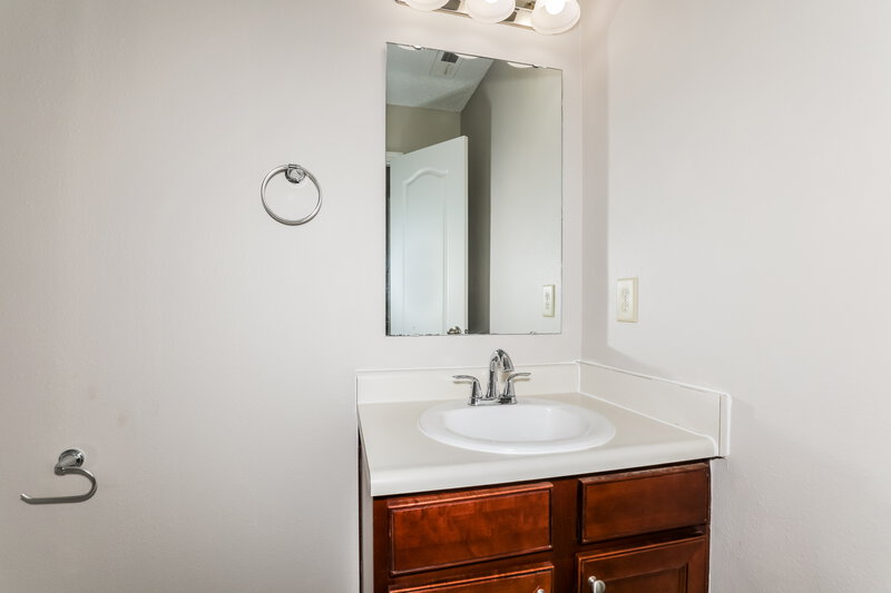 1,700/Mo, 2250 Cedarmill Dr Franklin, IN 46131 Bathroom View