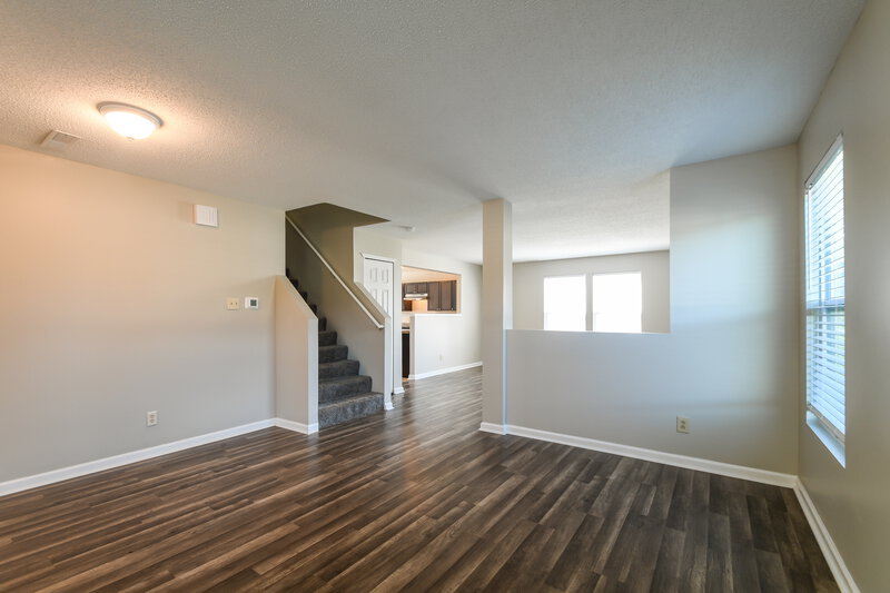 2,690/Mo, 958 Streamside Dr Greenfield, IN 46140 Living Room View 2