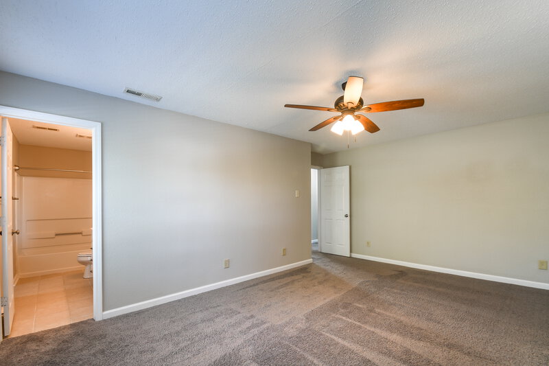 2,690/Mo, 958 Streamside Dr Greenfield, IN 46140 Main Bedroom View 2