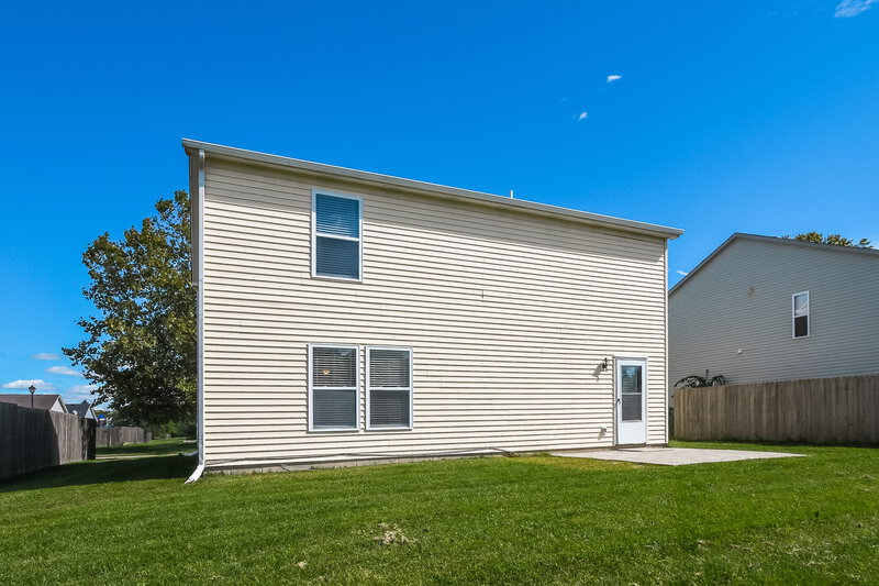2,690/Mo, 958 Streamside Dr Greenfield, IN 46140 Rear View