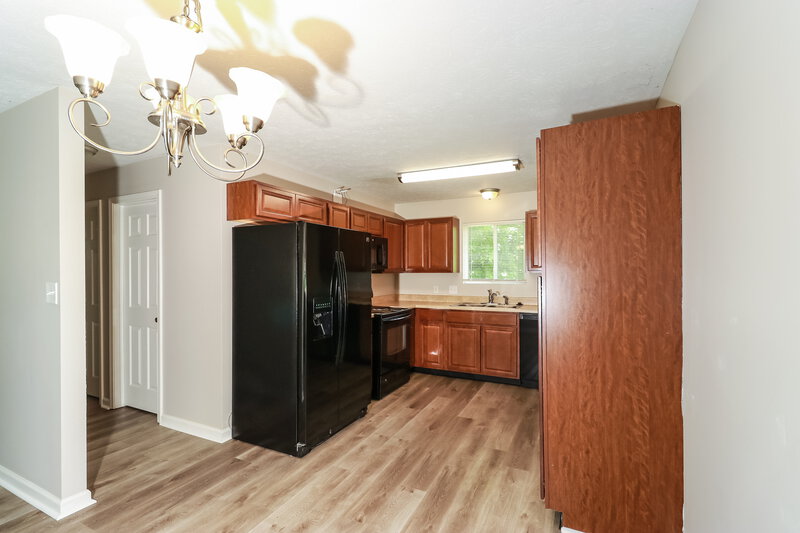 0/Mo, 3417 SUMMERFIELD DR INDIANAPOLIS, IN 46214 Kitchen View 2