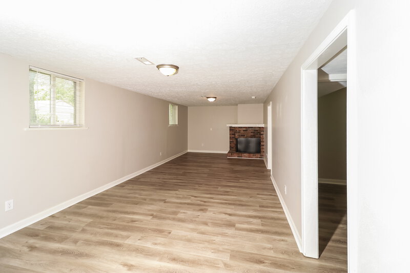 0/Mo, 3417 SUMMERFIELD DR INDIANAPOLIS, IN 46214 Family Room View 2