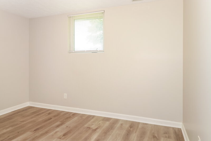 0/Mo, 3417 SUMMERFIELD DR INDIANAPOLIS, IN 46214 Bedroom View