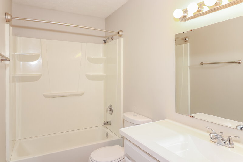 0/Mo, 3417 SUMMERFIELD DR INDIANAPOLIS, IN 46214 Bathroom View