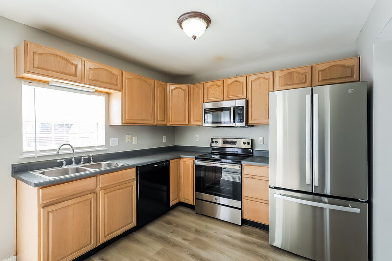 1,765/Mo, 211 Allen Ln New Whiteland, IN 46184 Kitchen View