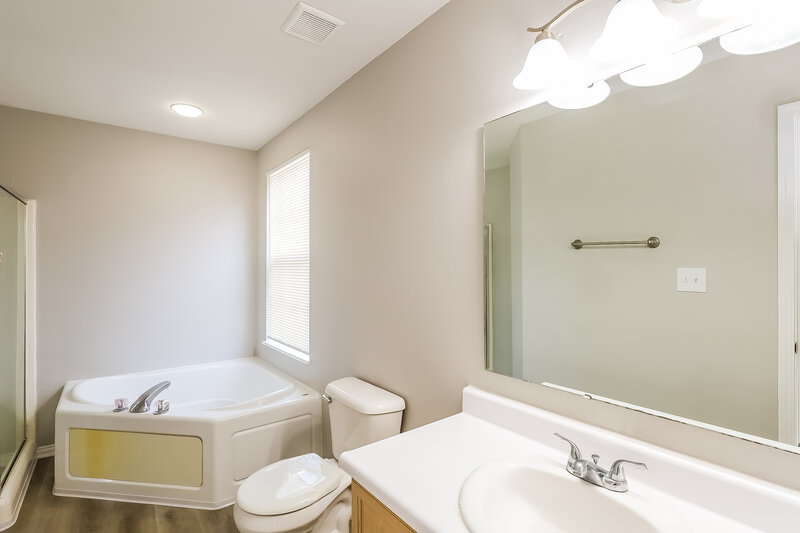 1,765/Mo, 211 Allen Ln New Whiteland, IN 46184 Main Bathroom View