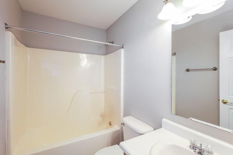 1,765/Mo, 211 Allen Ln New Whiteland, IN 46184 Bathroom View 2