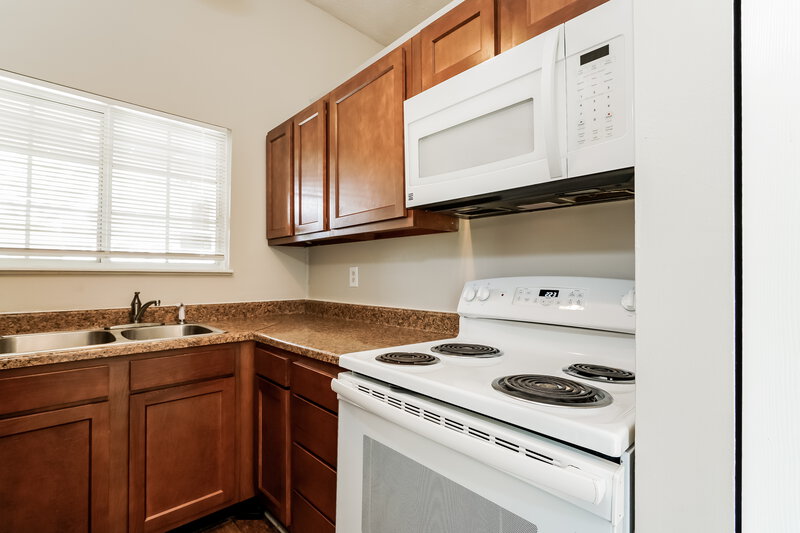 2,460/Mo, 11045 Amburg CT INDIANAPOLIS, IN 46235 Kitchen View