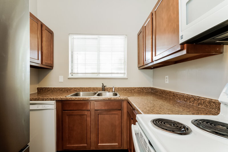 2,460/Mo, 11045 Amburg CT INDIANAPOLIS, IN 46235 Kitchen View 2