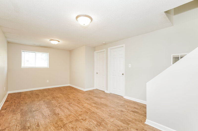 2,460/Mo, 11045 Amburg CT INDIANAPOLIS, IN 46235 Family Room View 2
