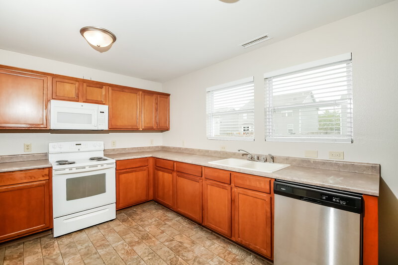 2,055/Mo, 2450 Autumn Rd Indianapolis, IN 46229 Kitchen View