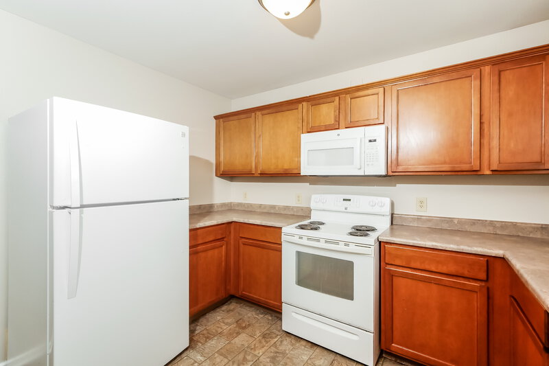 2,055/Mo, 2450 Autumn Rd Indianapolis, IN 46229 Kitchen View 2