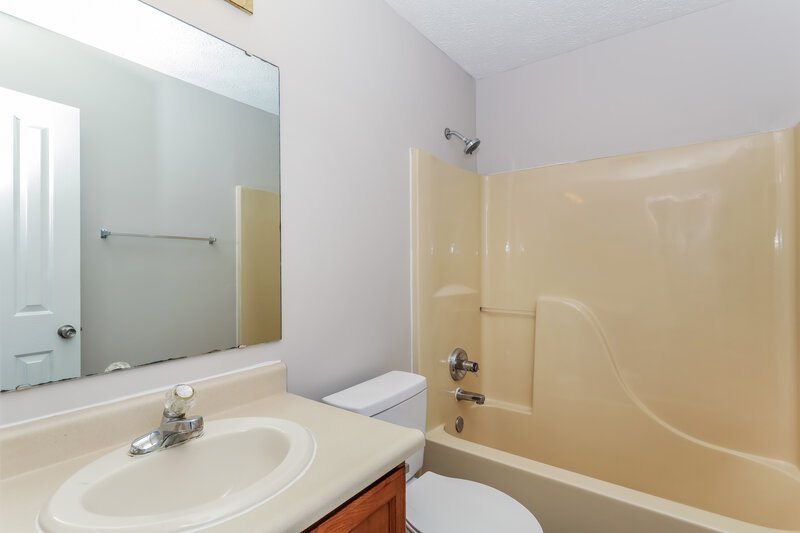 1,785/Mo, 1010 Killian Dr MOORESVILLE, IN 46158 Bathroom View