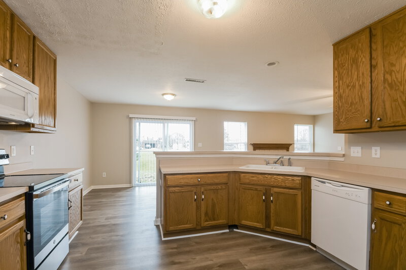 1,955/Mo, 443 Grabill Dr WESTFIELD, IN 46074 Kitchen View 2