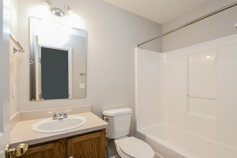 1,955/Mo, 443 Grabill Dr WESTFIELD, IN 46074 Bathroom View 2