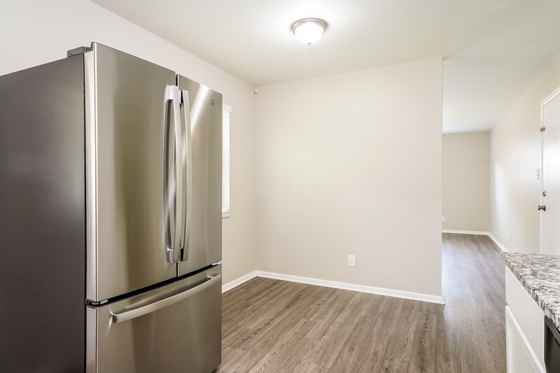 1,790/Mo, 507 Green Valley Dr Greenwood, IN 46142 Kitchen View 2