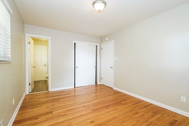 1,790/Mo, 507 Green Valley Dr Greenwood, IN 46142 Main Bedroom View