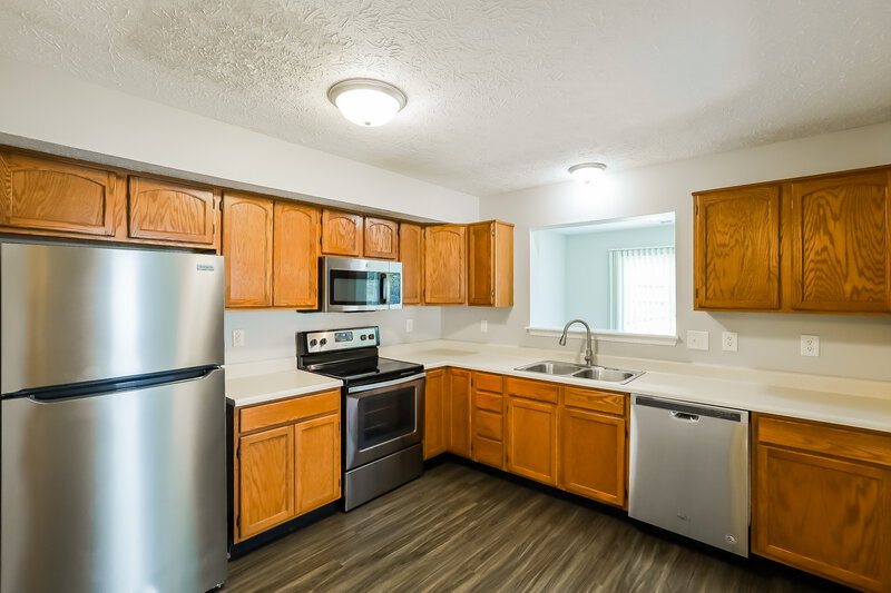 1,820/Mo, 3210 Montgomery Dr Indianapolis, IN 46227 Kitchen View