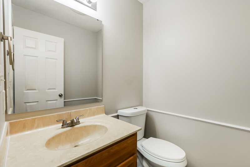 1,820/Mo, 3210 Montgomery Dr Indianapolis, IN 46227 Bathroom View 2